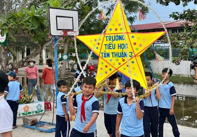 Chi hội Đầu bếp Bình Thuận tổ chức Trung thu cho học sinh vùng xa