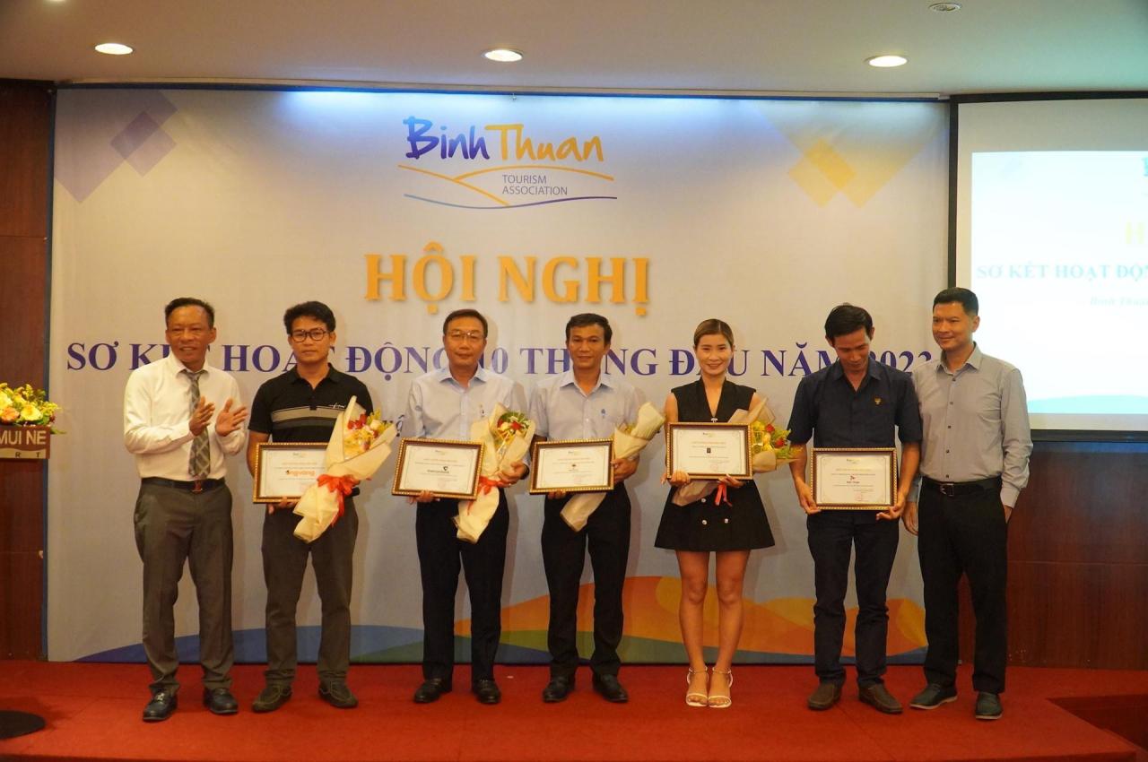 Tận dụng sức mạnh tập thể từ các ngành dịch vụ liên quan và các hiệp hội